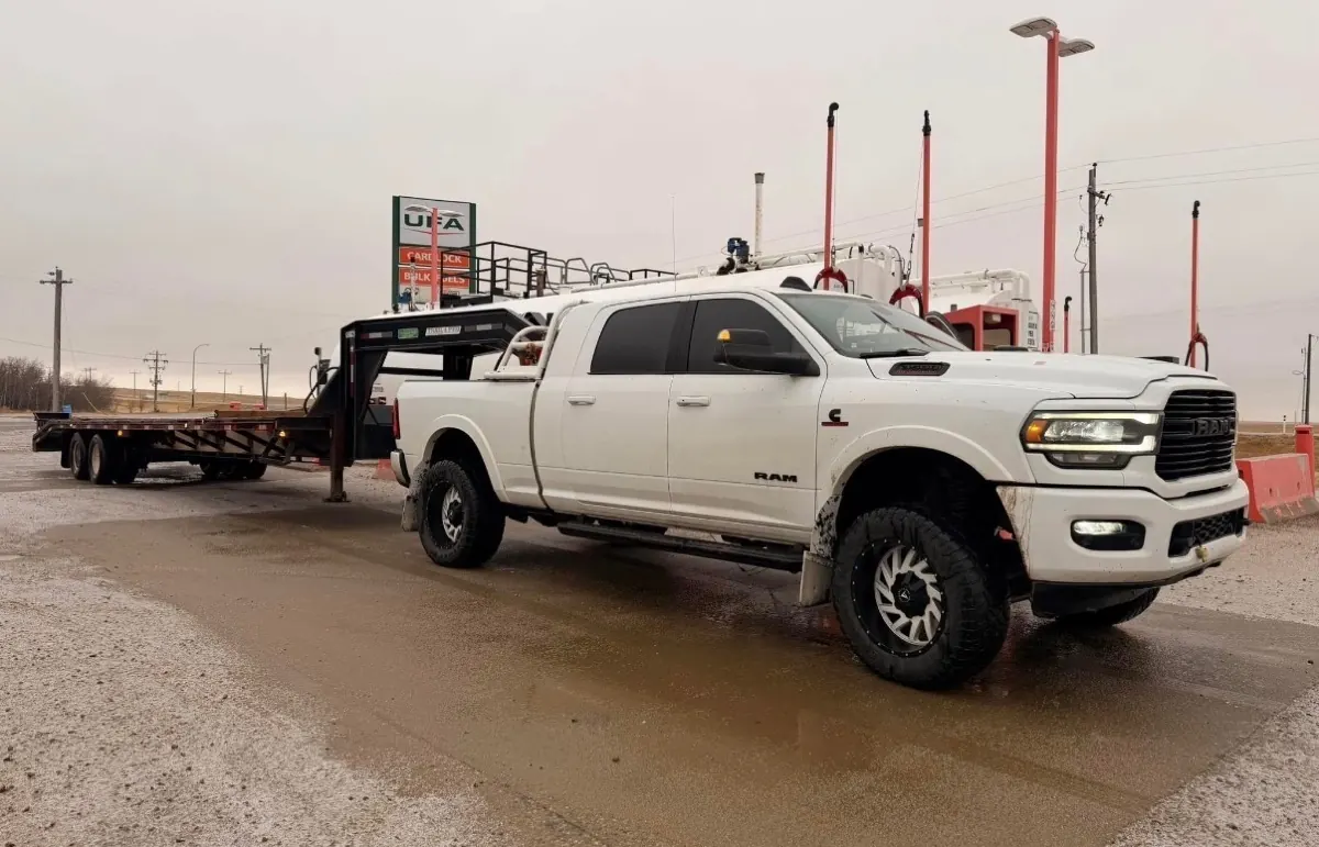 Rig Dawgs truck and gooseneck trailer at the cardlock