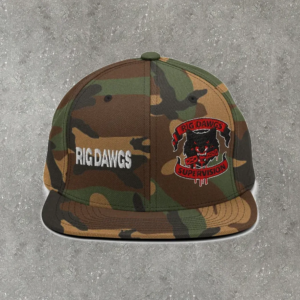 Wolf Patch Snapback in green camo